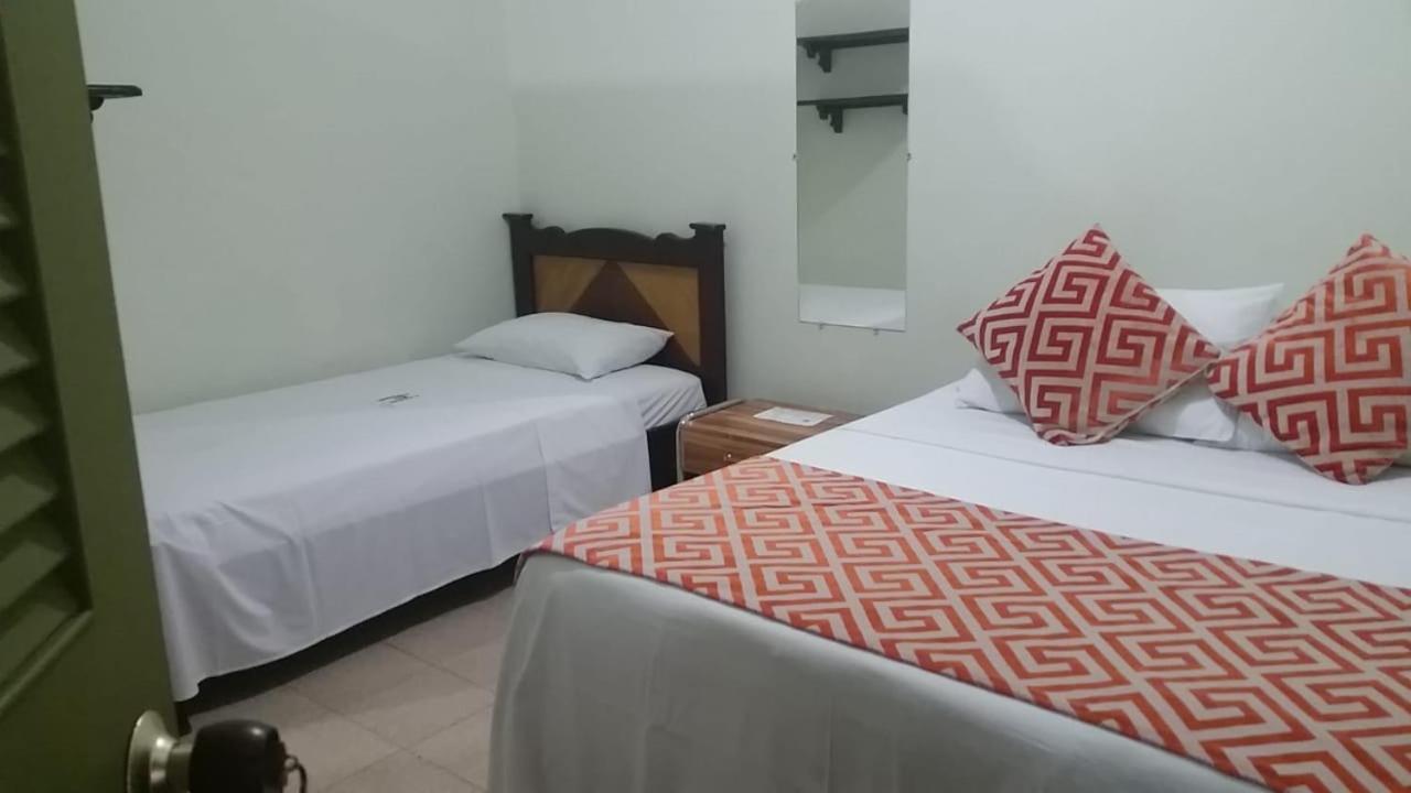 Hosteria De La Plaza Menor Santa Fe de Antioquia Bagian luar foto