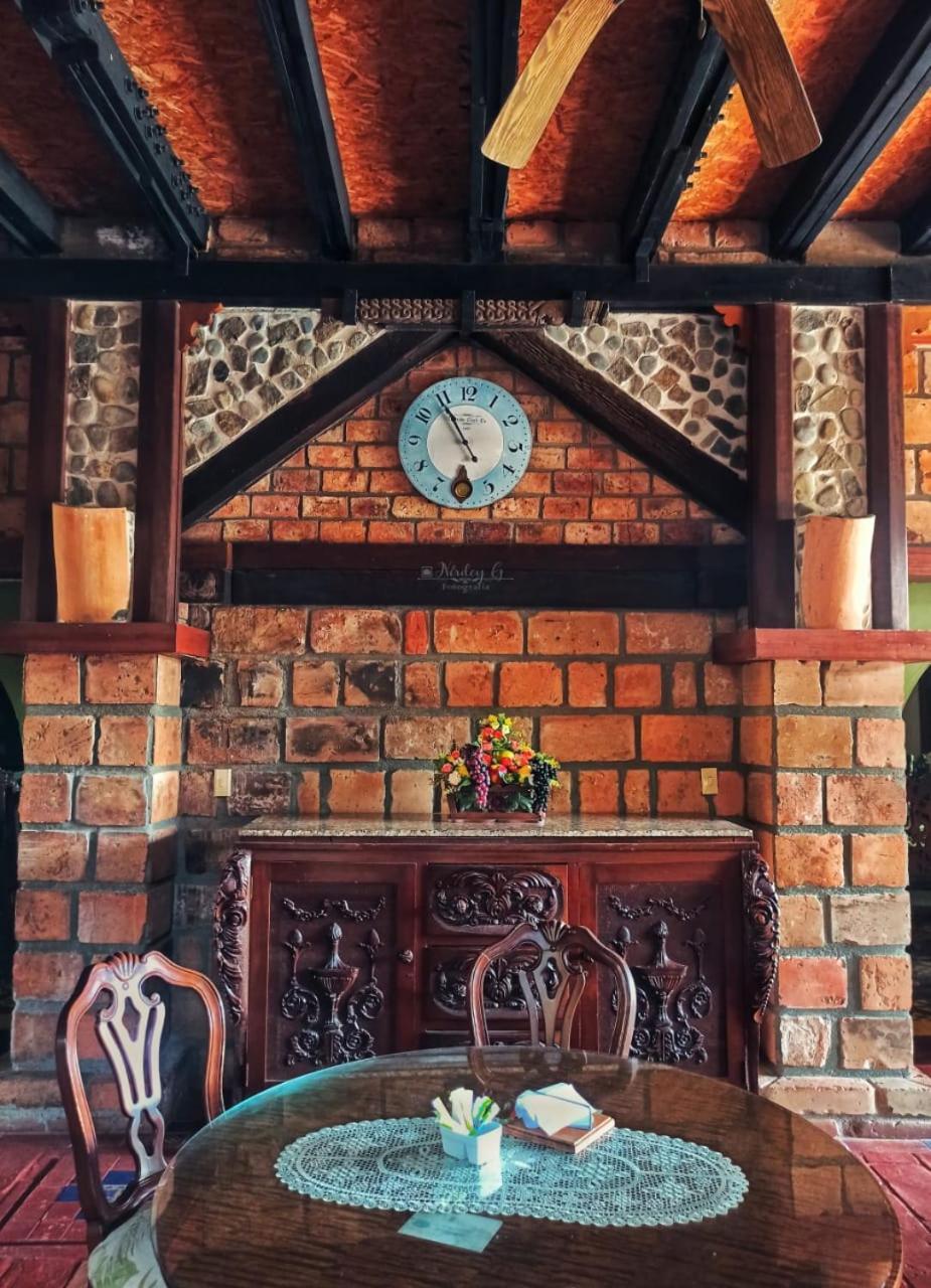 Hosteria De La Plaza Menor Santa Fe de Antioquia Bagian luar foto