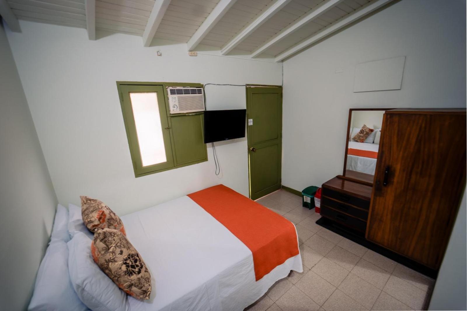 Hosteria De La Plaza Menor Santa Fe de Antioquia Bagian luar foto