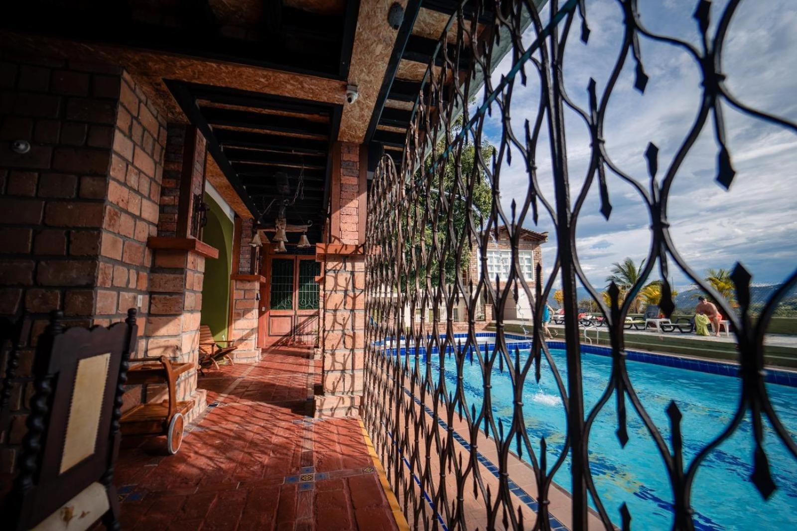Hosteria De La Plaza Menor Santa Fe de Antioquia Bagian luar foto