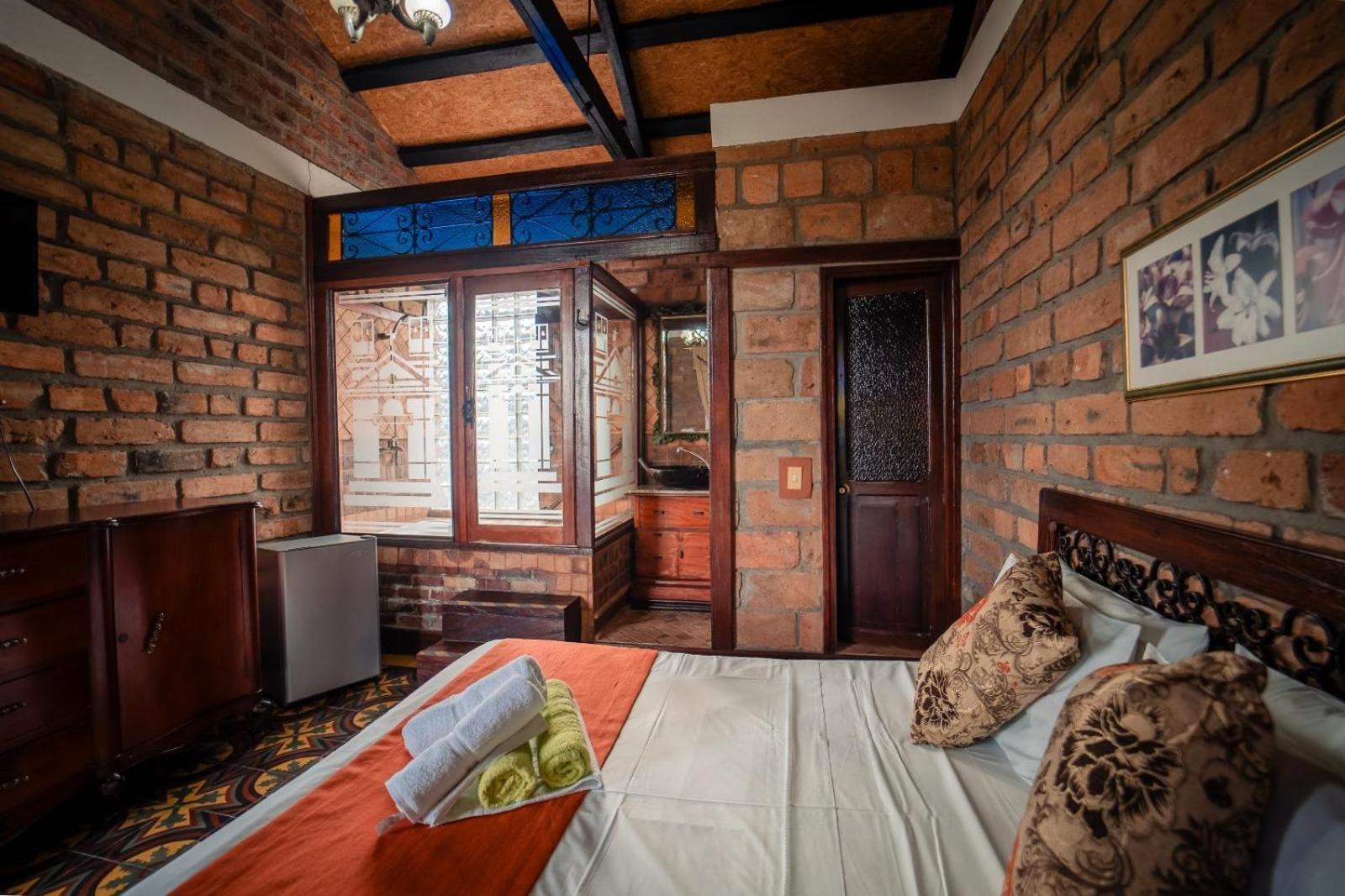 Hosteria De La Plaza Menor Santa Fe de Antioquia Bagian luar foto