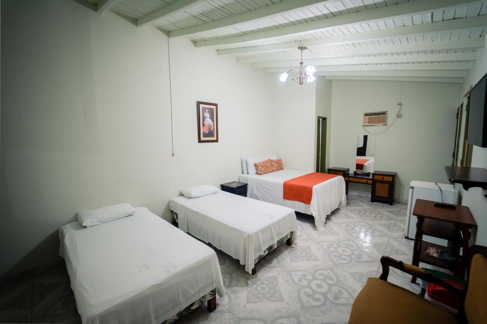 Hosteria De La Plaza Menor Santa Fe de Antioquia Bagian luar foto