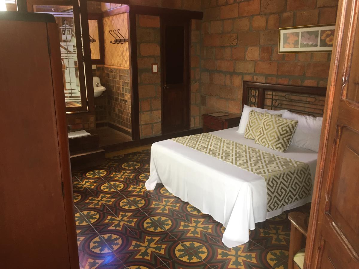 Hosteria De La Plaza Menor Santa Fe de Antioquia Bagian luar foto