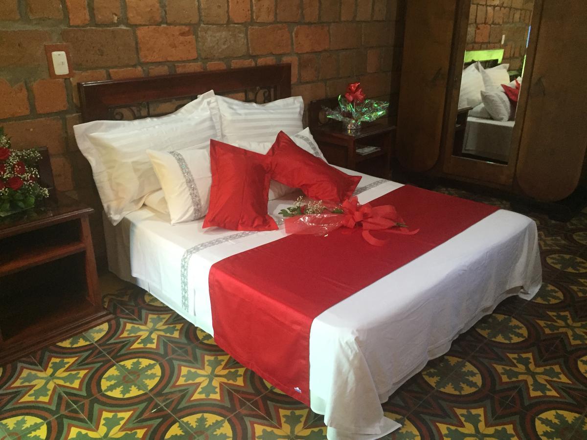 Hosteria De La Plaza Menor Santa Fe de Antioquia Bagian luar foto